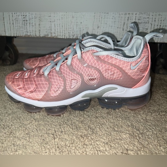 Women’s Nike VaporMax Plus - Picture 2 of 13